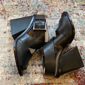 BCBG Max Azria Vero Cuoio block heels